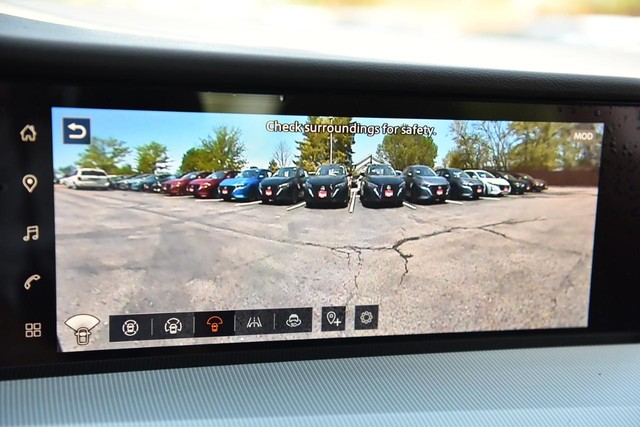 Nissan Murano Vehicle Full-screen Gallery Image 17