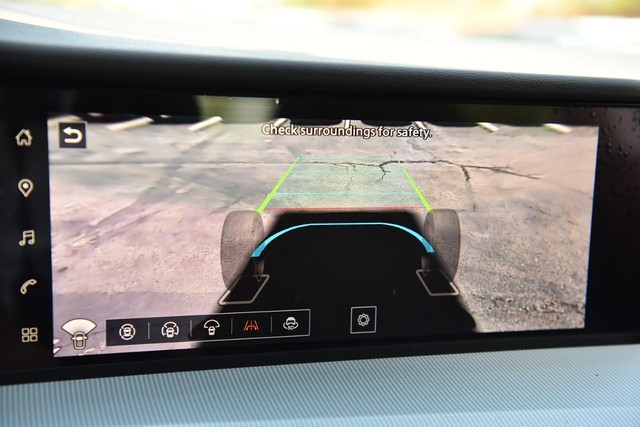 Nissan Murano Vehicle Full-screen Gallery Image 18