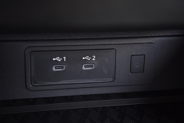 Nissan Murano Vehicle Full-screen Gallery Image 20