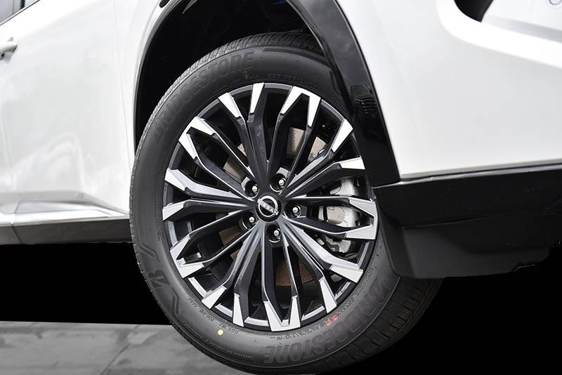 Nissan Rogue Vehicle Image 03