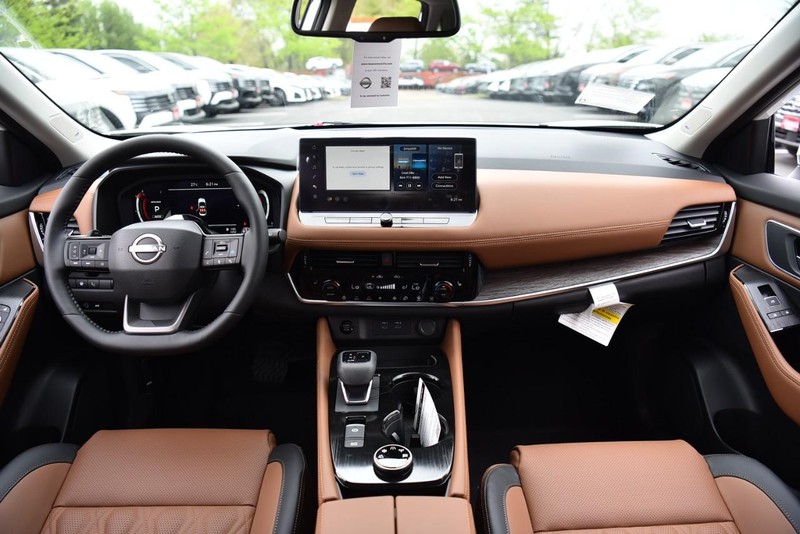Nissan Rogue Vehicle Image 08