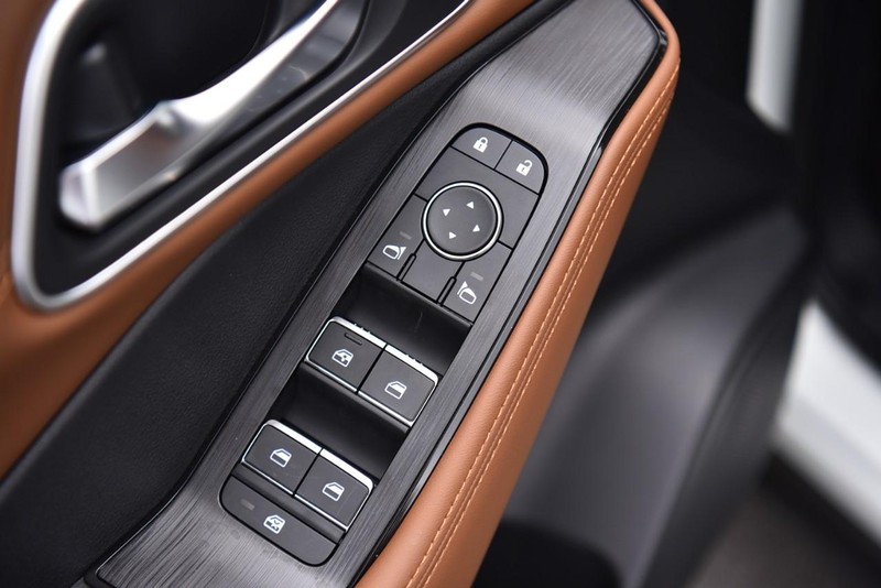 Nissan Rogue Vehicle Image 09