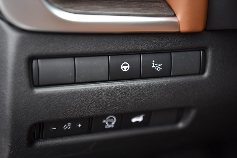 Nissan Rogue Vehicle Image 12