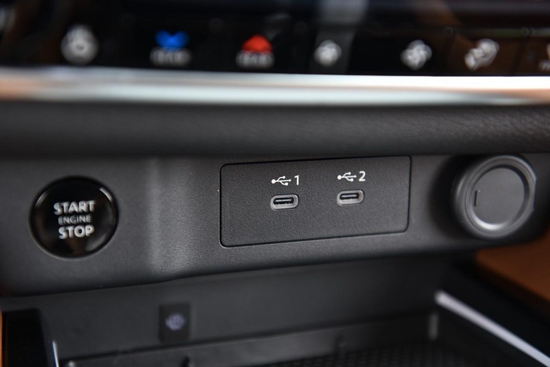 Nissan Rogue Vehicle Image 17