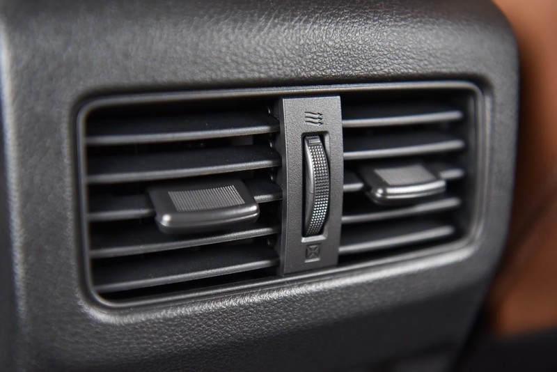 Nissan Rogue Vehicle Image 24