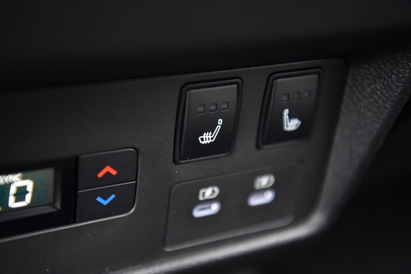 Nissan Rogue Vehicle Image 25
