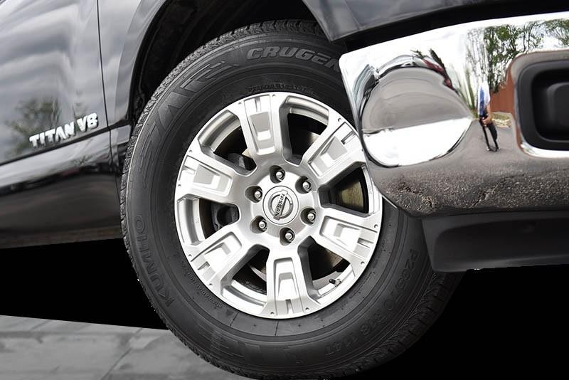 Nissan Titan Vehicle Image 03