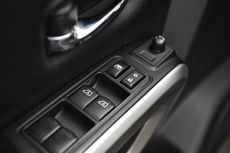 Nissan Titan Vehicle Image 10