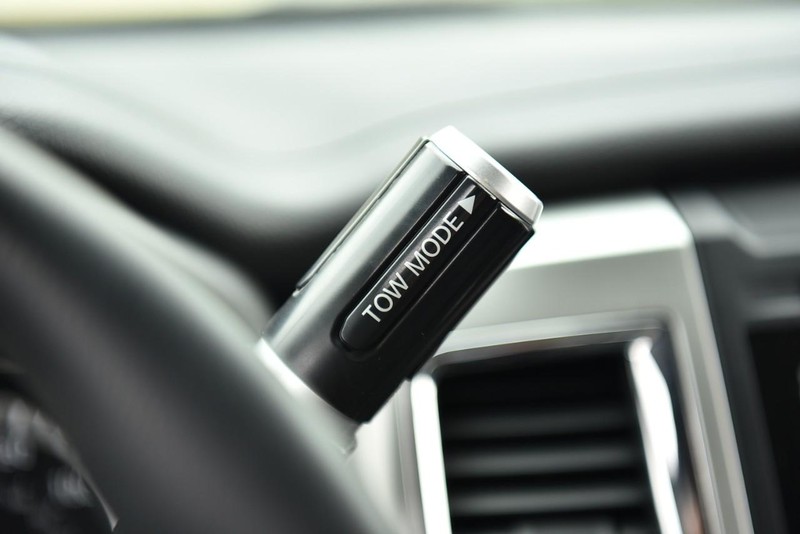 Nissan Titan Vehicle Image 14