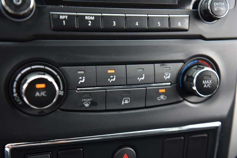 Nissan Titan Vehicle Image 16