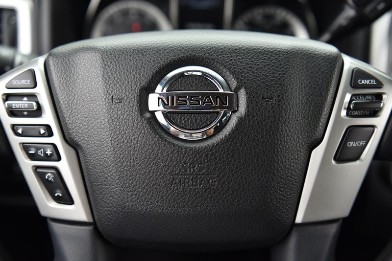 Nissan Titan Vehicle Image 19