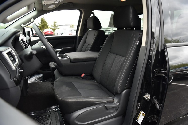 Nissan Titan Vehicle Image 20