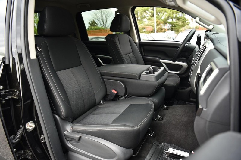 Nissan Titan Vehicle Image 21