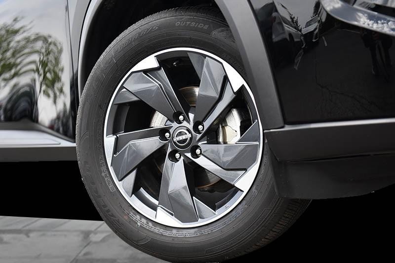 Nissan Rogue Vehicle Image 03
