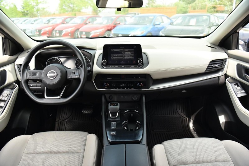 Nissan Rogue Vehicle Image 08