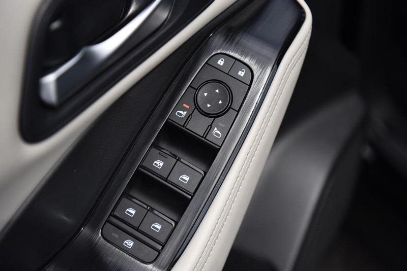 Nissan Rogue Vehicle Image 09