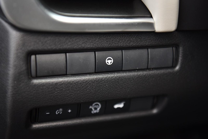 Nissan Rogue Vehicle Image 11