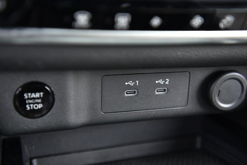 Nissan Rogue Vehicle Image 16