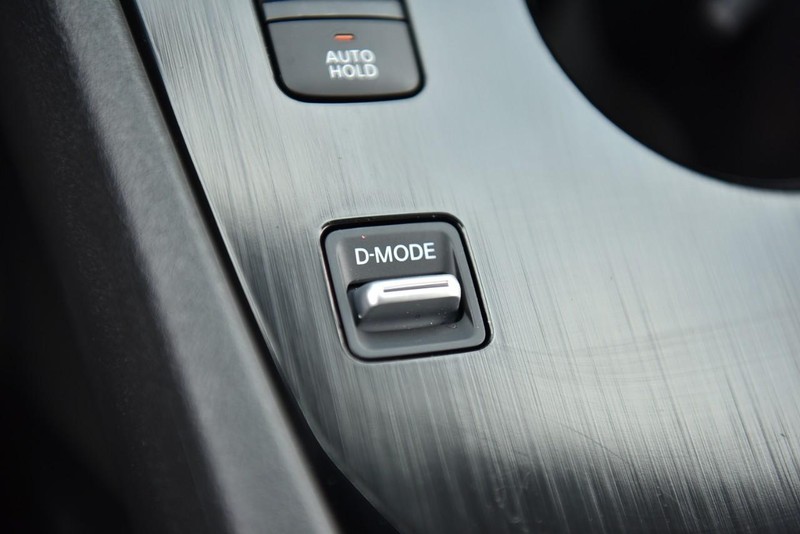 Nissan Rogue Vehicle Image 17