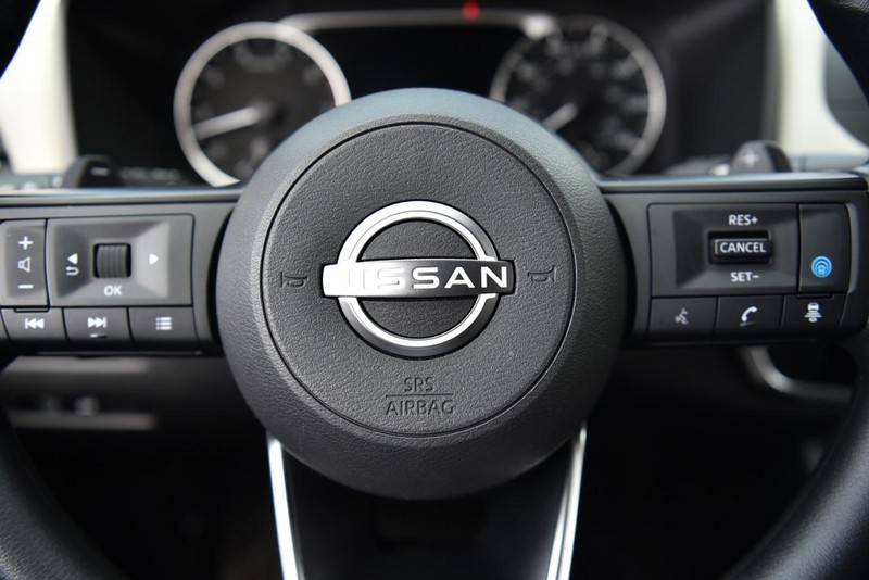 Nissan Rogue Vehicle Image 18