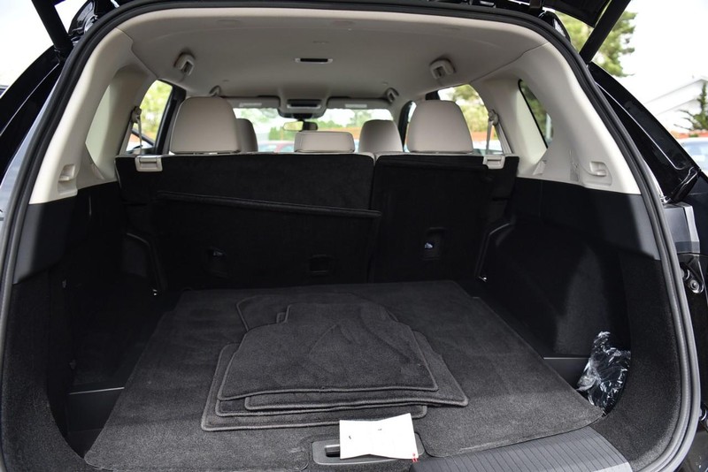 Nissan Rogue Vehicle Image 24