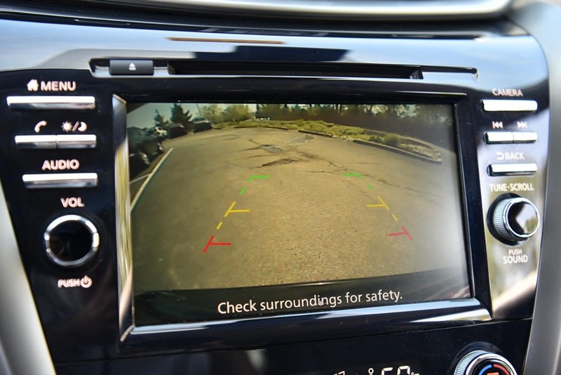 Nissan Murano Vehicle Image 14