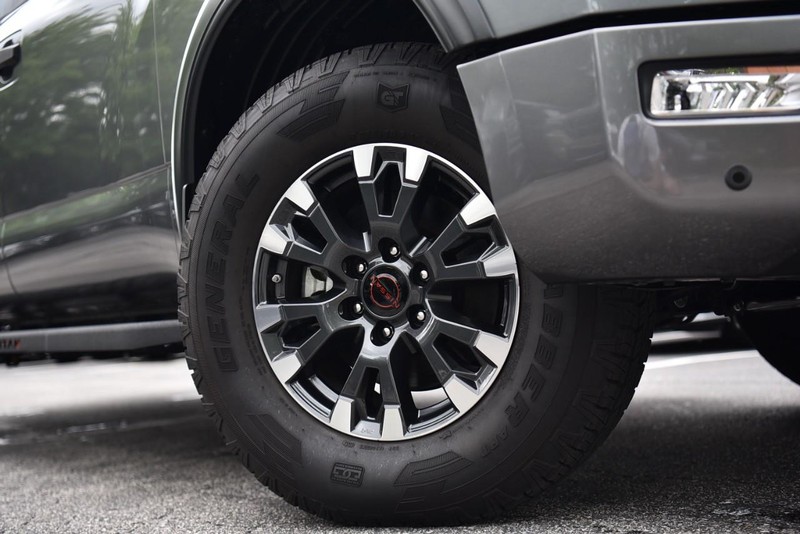 Nissan Titan Vehicle Image 03