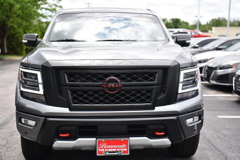 Nissan Titan Vehicle Image 04