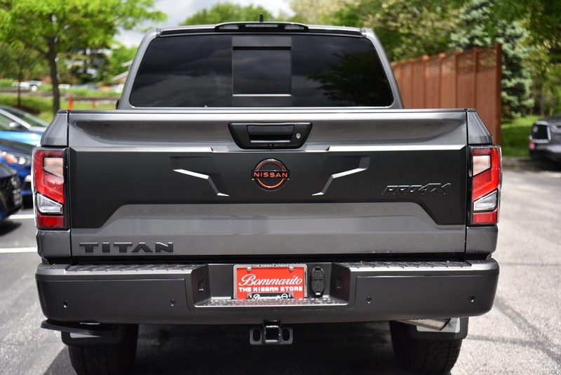 Nissan Titan Vehicle Image 06
