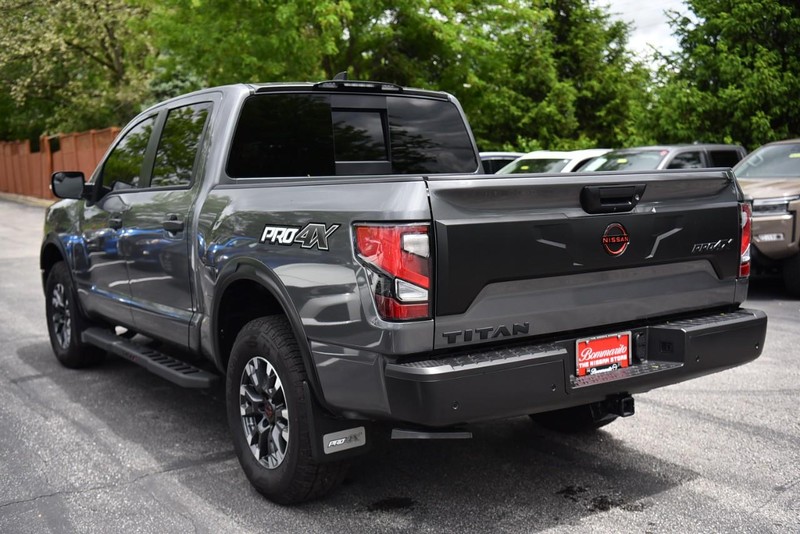 Nissan Titan Vehicle Image 08