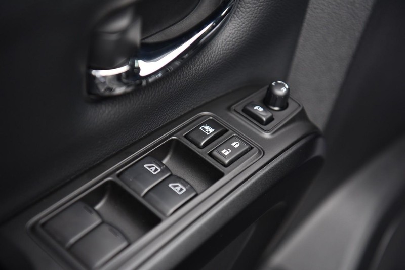 Nissan Titan Vehicle Image 10