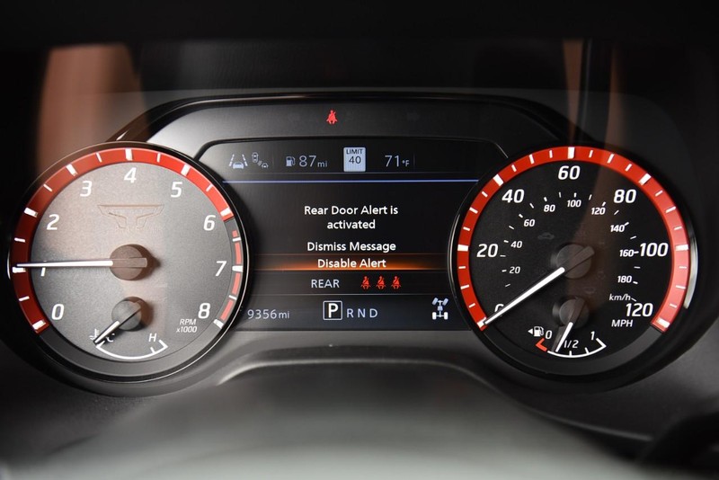 Nissan Titan Vehicle Image 16