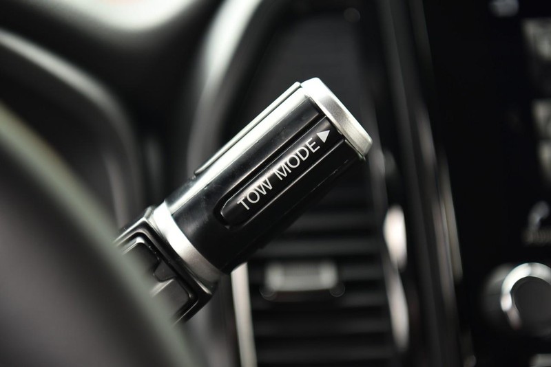 Nissan Titan Vehicle Image 17