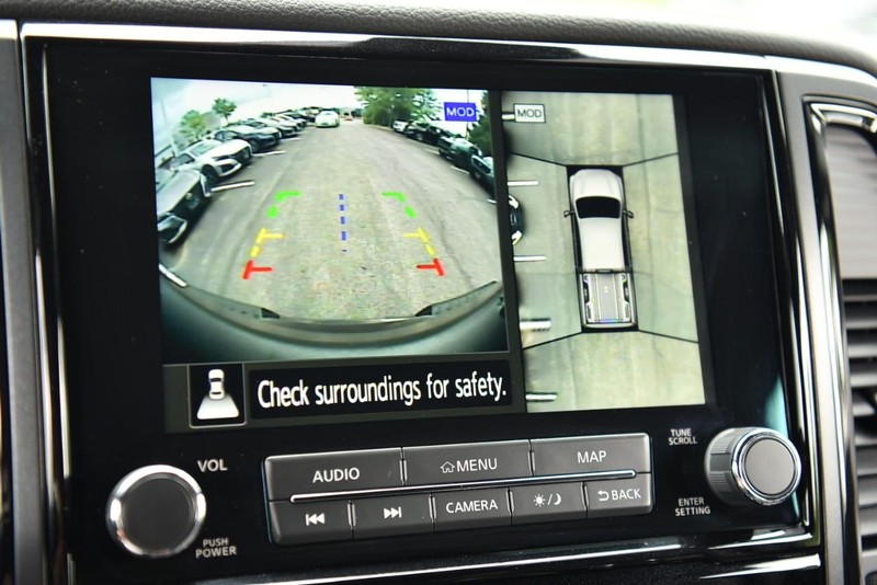 Nissan Titan Vehicle Image 18