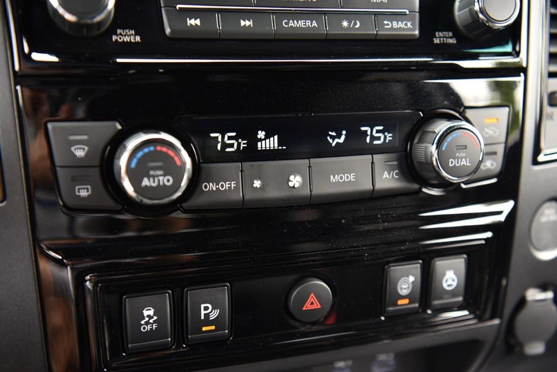 Nissan Titan Vehicle Image 20