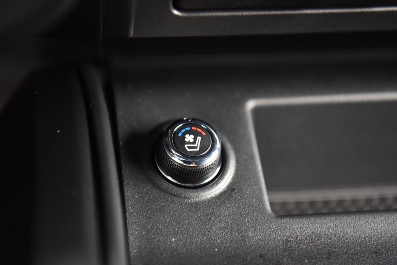Nissan Titan Vehicle Image 22