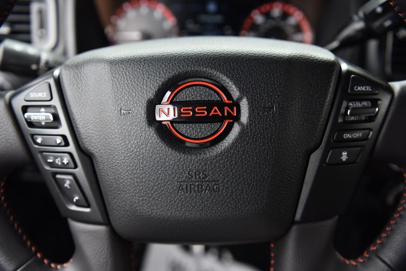 Nissan Titan Vehicle Image 24