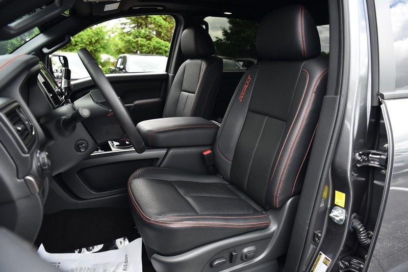 Nissan Titan Vehicle Image 25