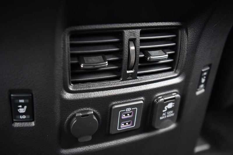 Nissan Titan Vehicle Image 29