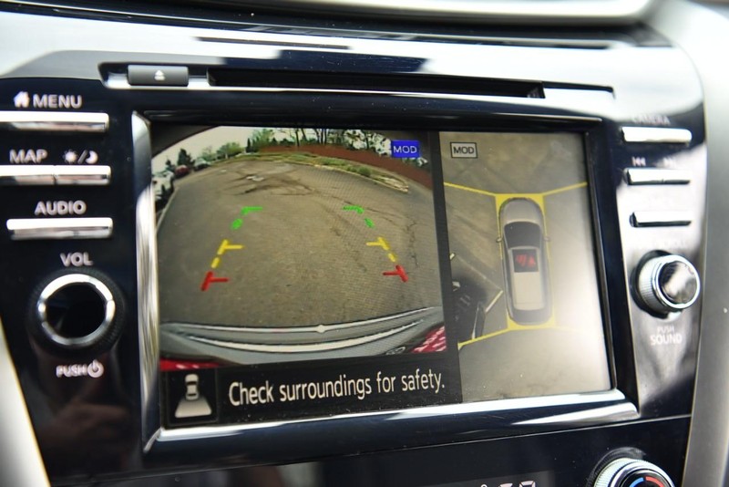 Nissan Murano Vehicle Image 15
