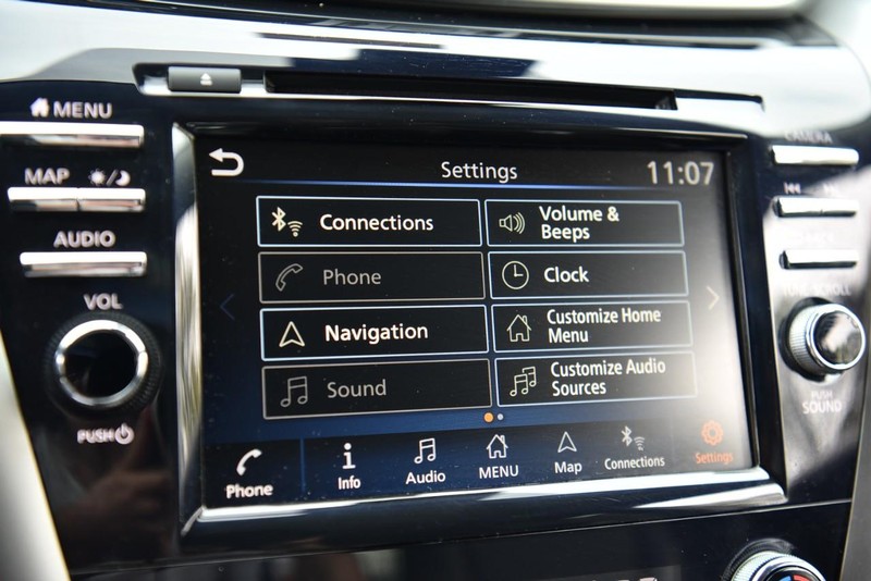 Nissan Murano Vehicle Image 16