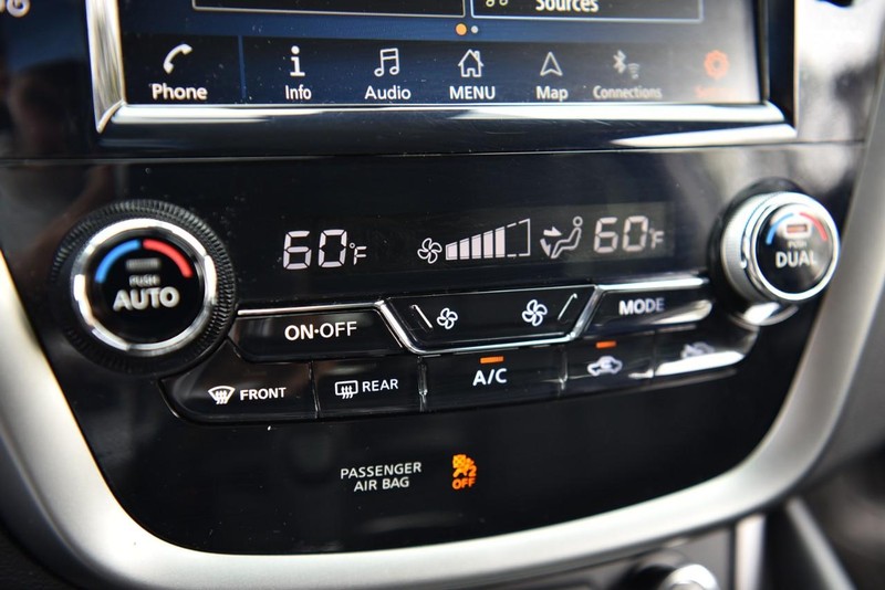 Nissan Murano Vehicle Image 17