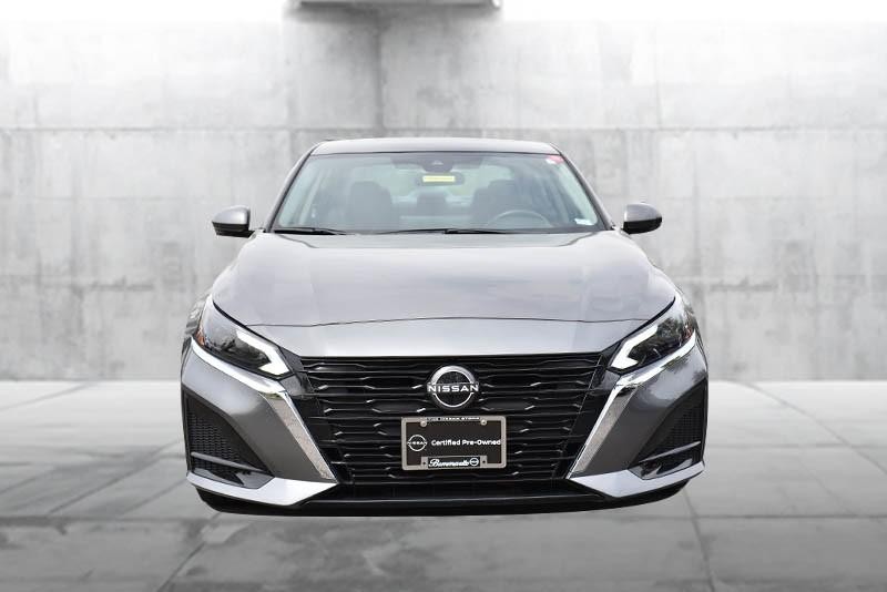 Nissan Altima Vehicle Image 04