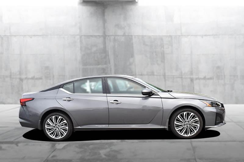 Nissan Altima Vehicle Image 05