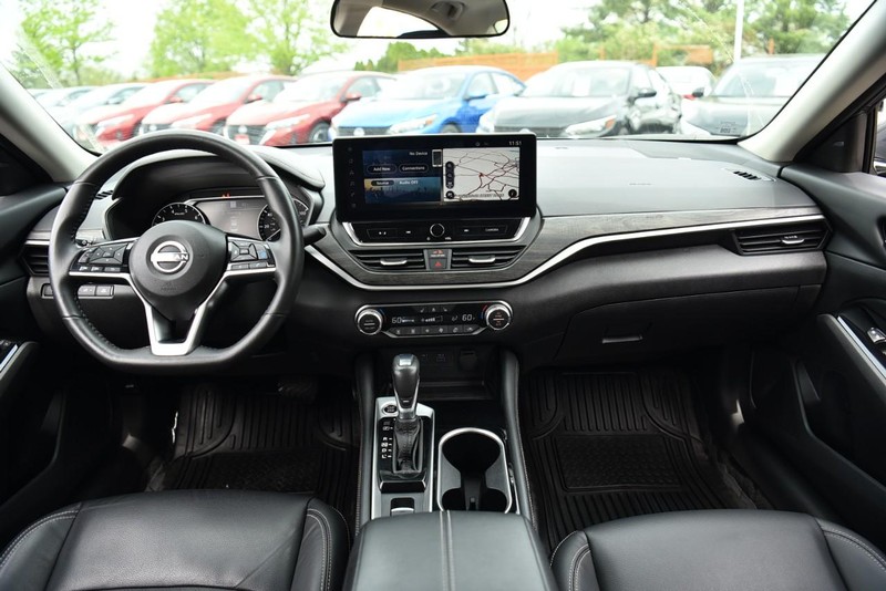 Nissan Altima Vehicle Image 08