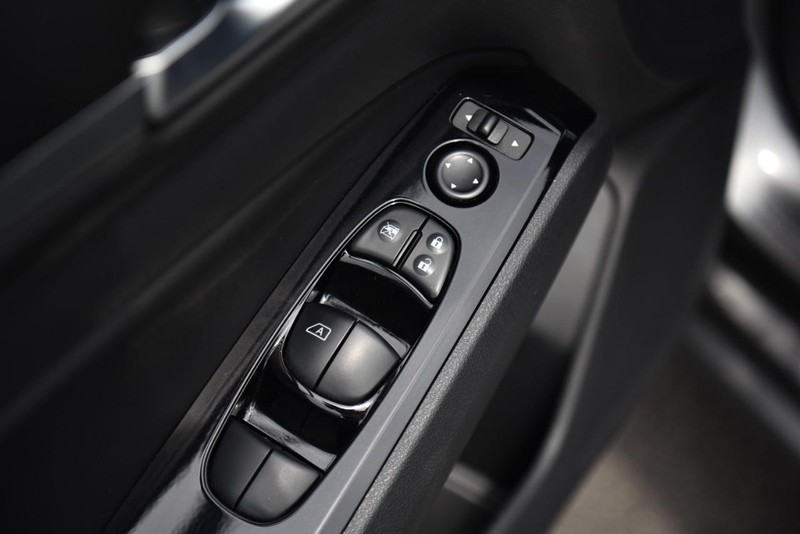 Nissan Altima Vehicle Image 09