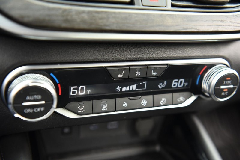 Nissan Altima Vehicle Image 15