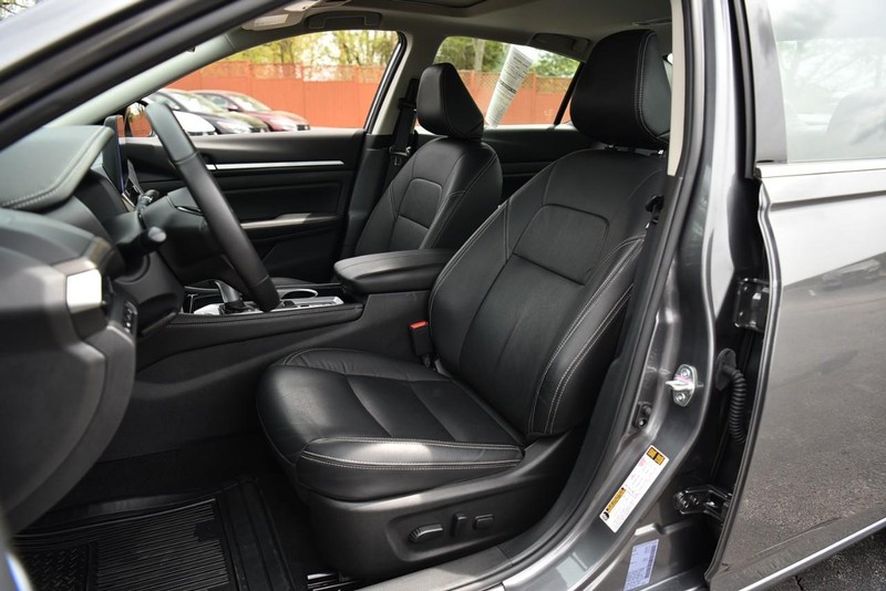 Nissan Altima Vehicle Image 19