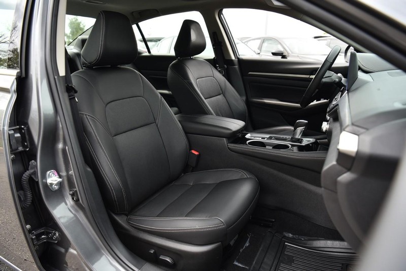 Nissan Altima Vehicle Image 20