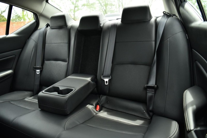 Nissan Altima Vehicle Image 22
